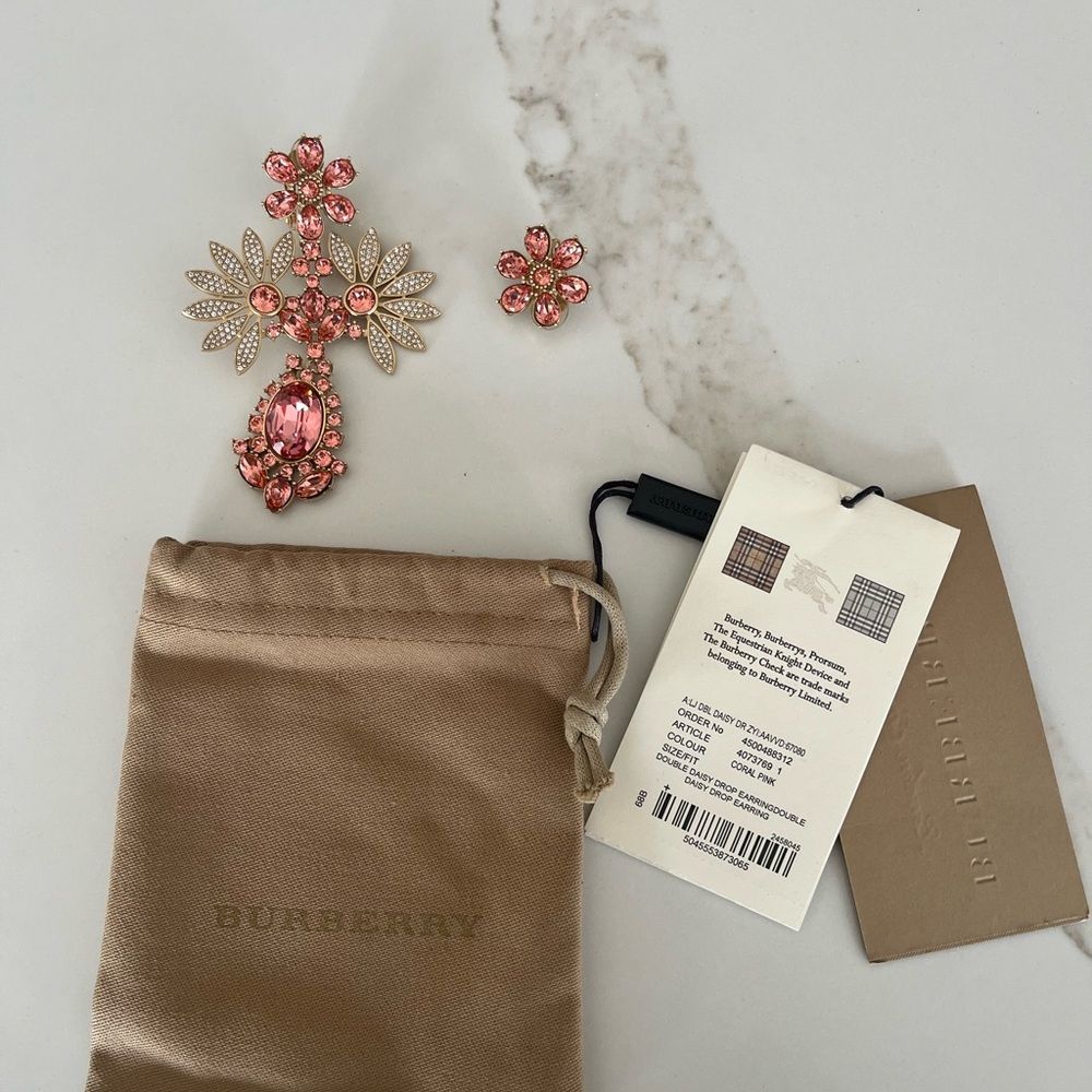 Burberry asymmetrical clip on flower‎ cocktail earrings in coral pink, NWT - Picture 5 of 7